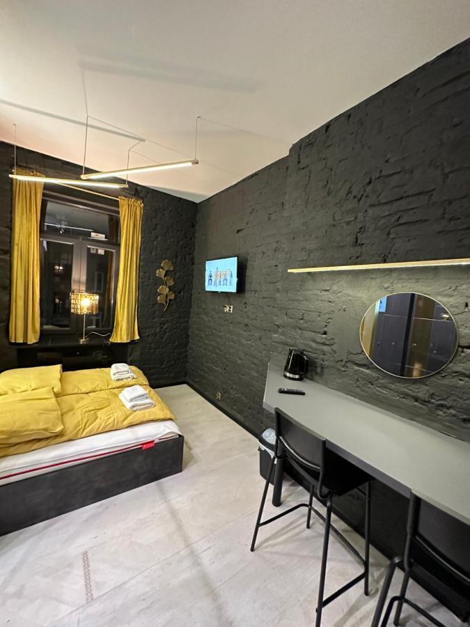 Darkhouse Versace Gold