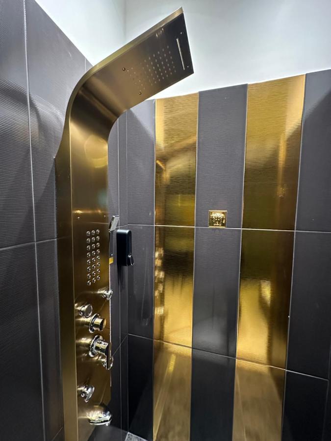 Darkhouse Versace Gold Apartment *