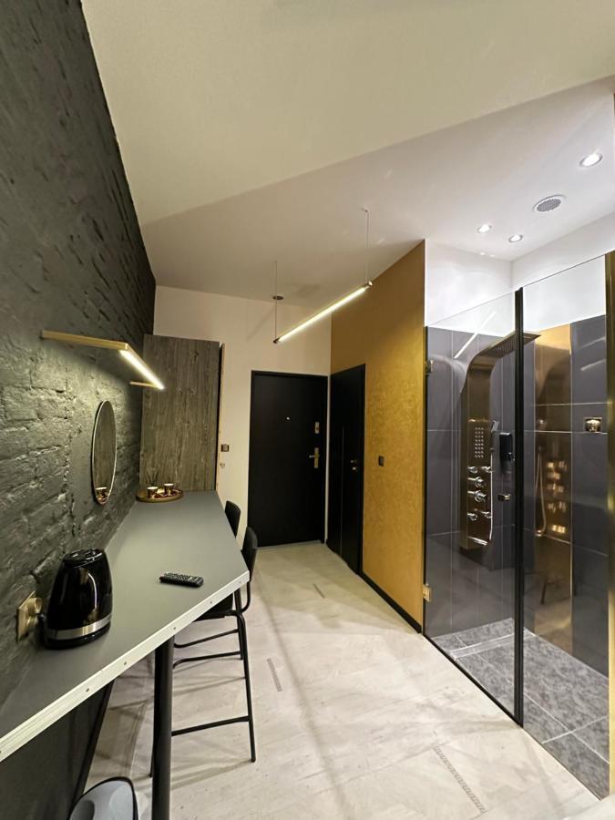 Apartment Darkhouse Versace Gold Łódź